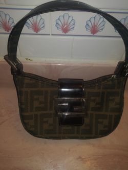 Womans desinger purse