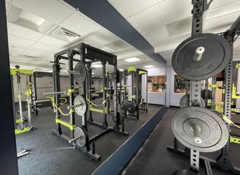 Safe and Resilient Mirrors for Daily Gym Use