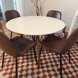 Kitchen Table + 4 Chairs