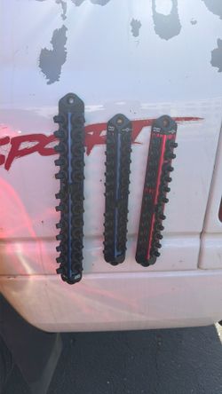 Socket holder magnetic