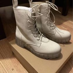 Dirty Laundry Beige Boots size 9