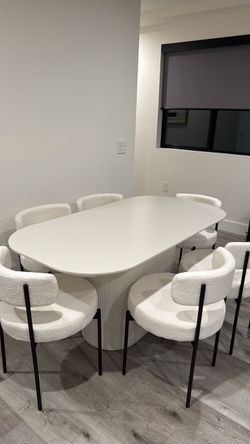 Modern Oval Dining Table & Chairs