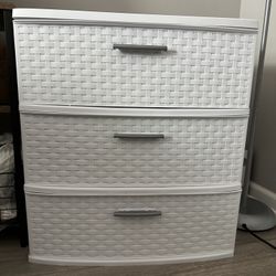 Plastic dresser For $15