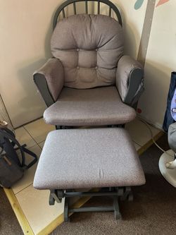 Nursing Glider And Ottoman
