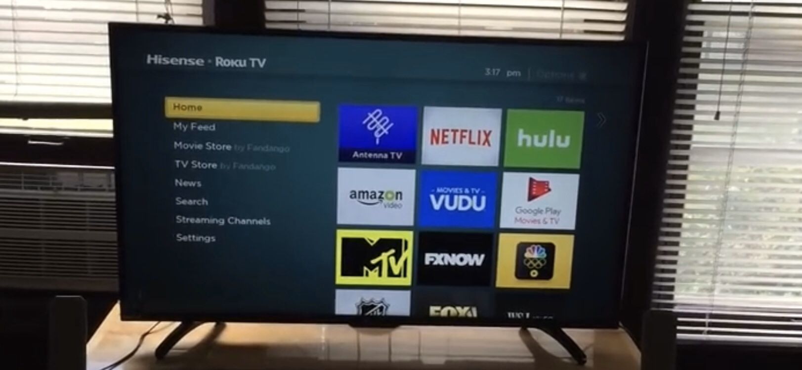 Hisense 40" Roku Smart LED TV