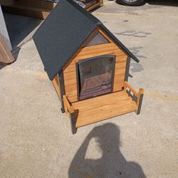 Cedar Wood Dog House (Open box Assembled)