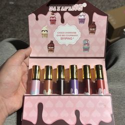 Girl travel size sweet smelling perfumes