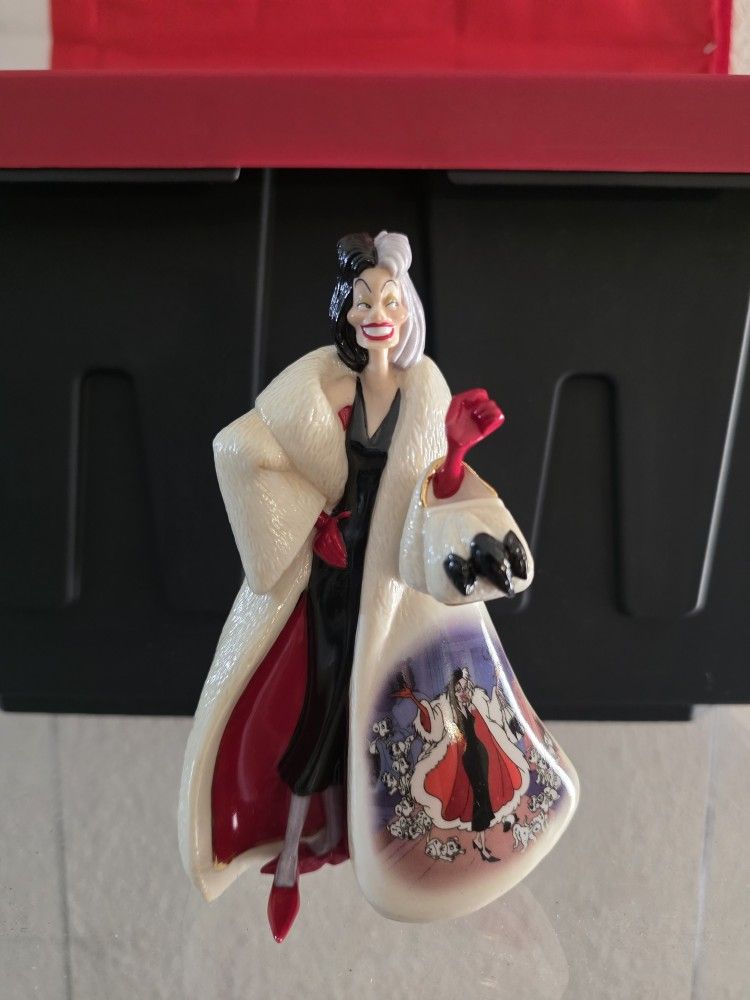 2008 Disney Villains Cruella DeVil Figurine Bradford Edition