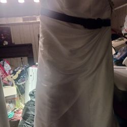 STRAPLESS WEDDING DRESS
