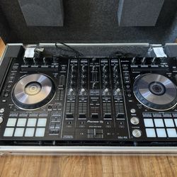 Pioneer DJ DDJ-RX 4-Channel DJ Controller w/ Odyssey Flight Case USED