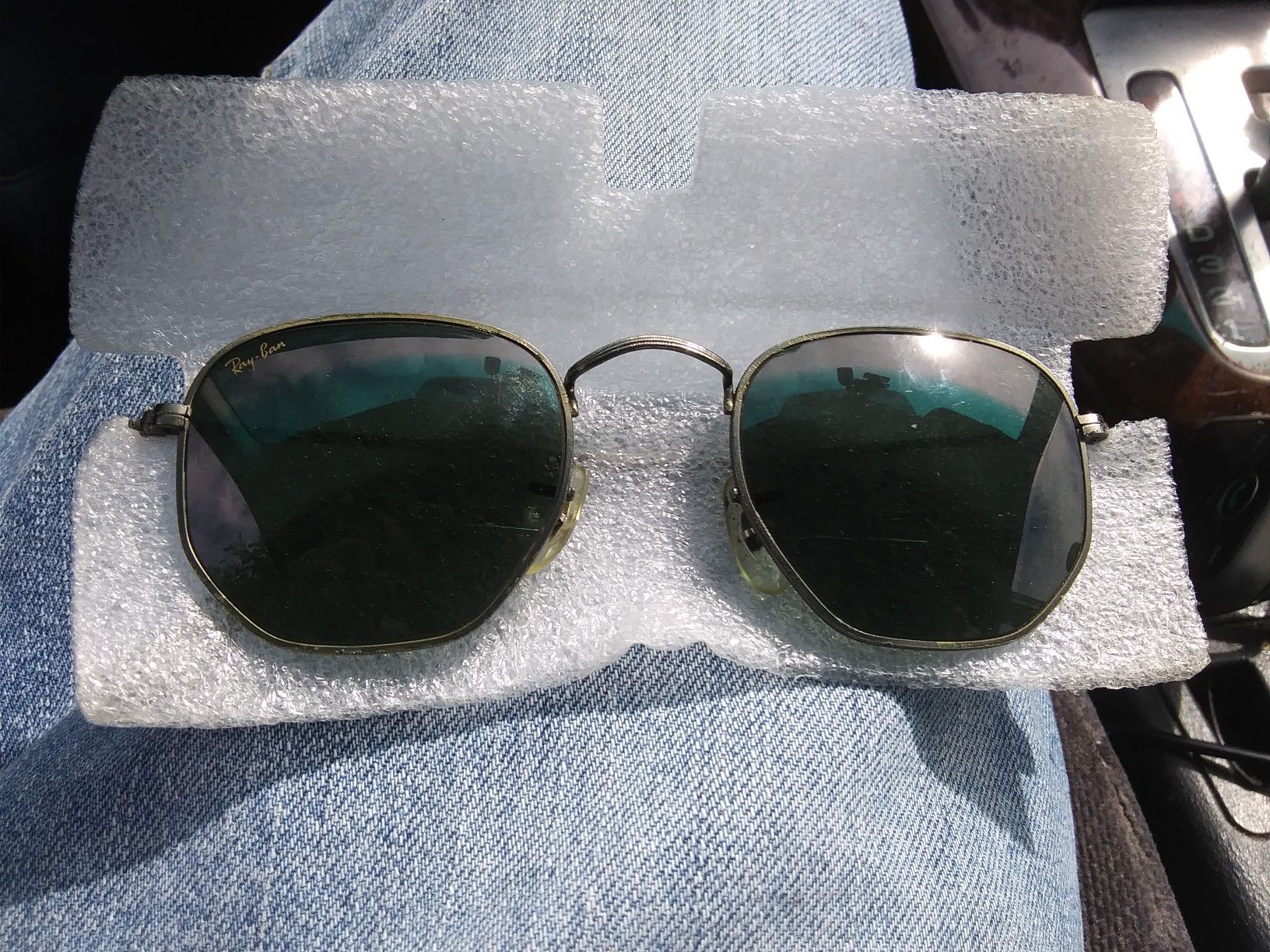Ray-ban sunglasses. bronze classic edition.W0973 VYAS