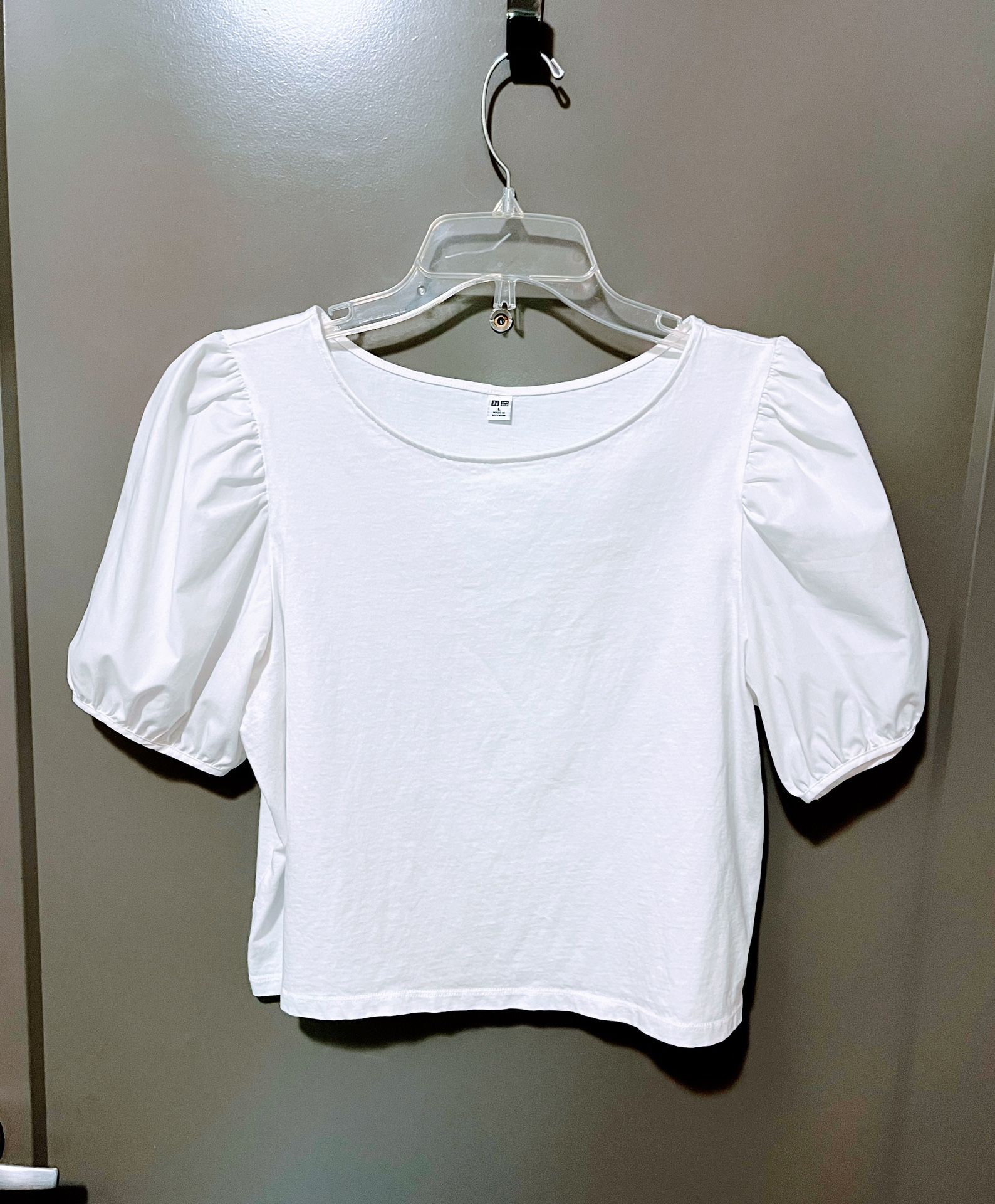 Uniqlo White Puff Sleeve T-Shirt – Size Medium