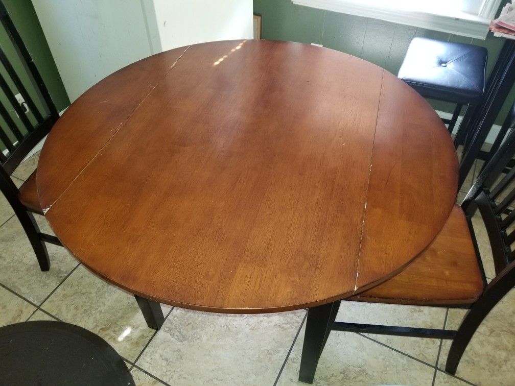 Wooden table w/drop down sides