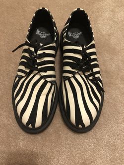 99% New Dr. Martens WOMEN PLATFORM SHOES/SIZE US 7