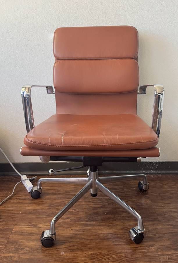 Modern Rolling Adjustable Office Chair
