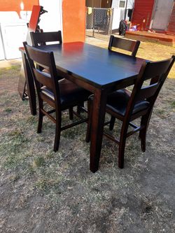 DINING TABLE/6 CHAIRS/ EXTRA LEAF