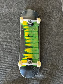 Creature Complete skateboard 8.75