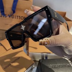 Louis Vuitton Women’s Cyclone Sunglasses Black
