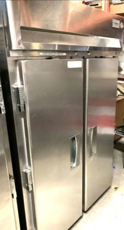 》 Delfield Commercial Refrigerator