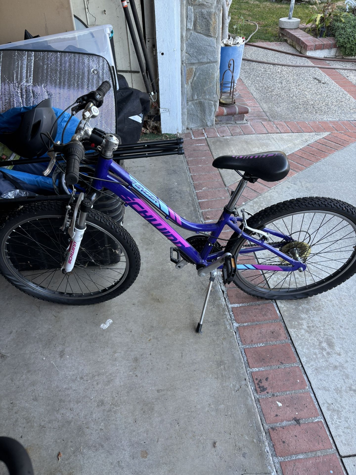 Girls/Women Schwinn Bike