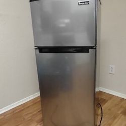 4.5 Cu. Ft. Mini Fridge – Used (Like New) 