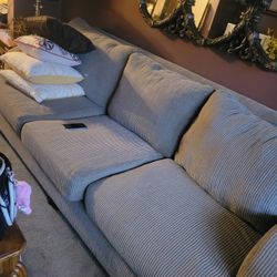 2 Piexe Sofa  Set No Stains Or Tears  Moving Need Gone By Thursday Or Best Offer