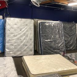 ⚡️Queen Mattresses AND Box Spring⚡️