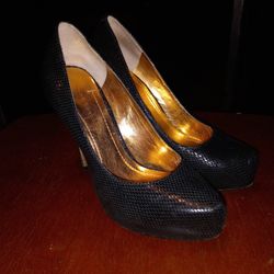 BCBG  SIZE 5 1/2 M 