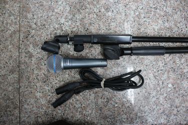 Shure Beta 58A Microphone With Cable & Samson Stand 