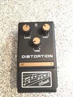 Distortion guitar pedal
