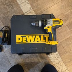 DeWalt DCD920 14.4V 1/2" Cordless Drill - 2 Batteries + Case