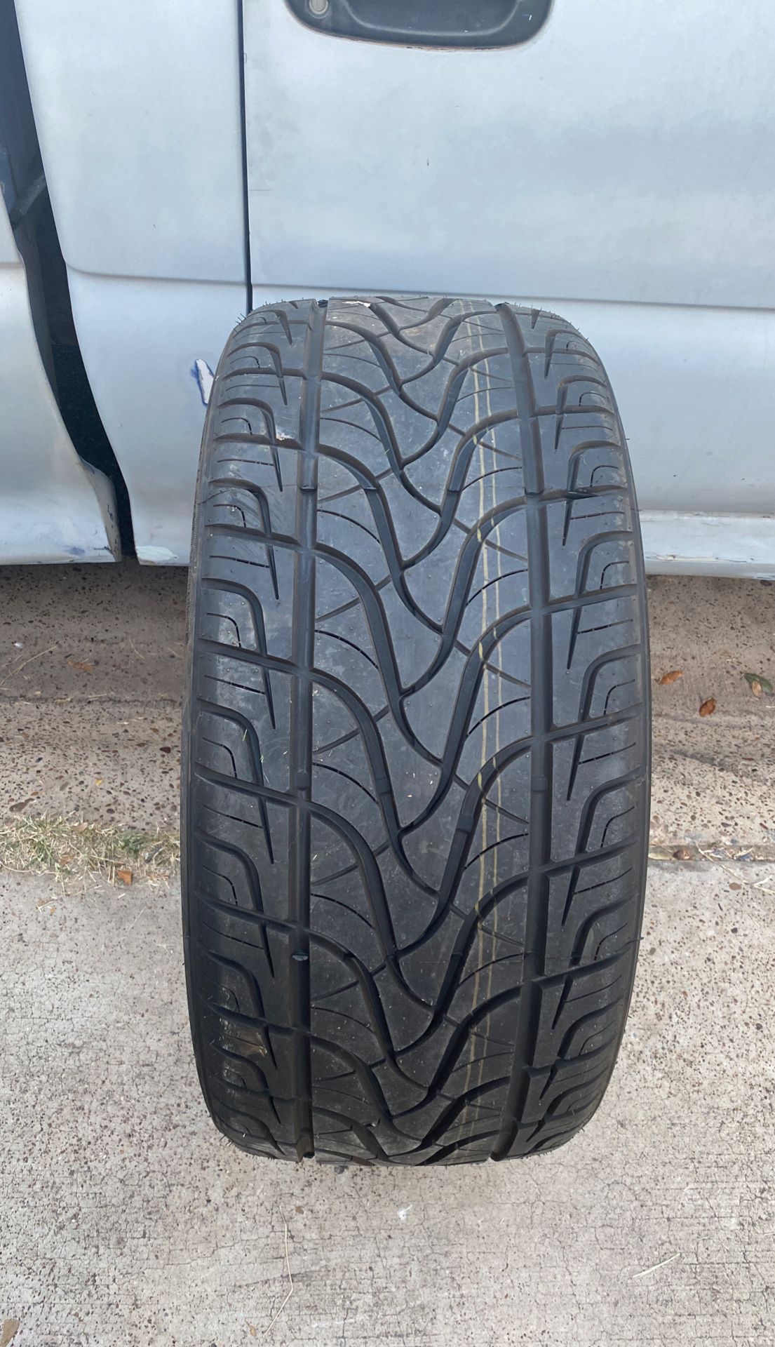 (1) 285/35R22 New Tire for 22 inch rim