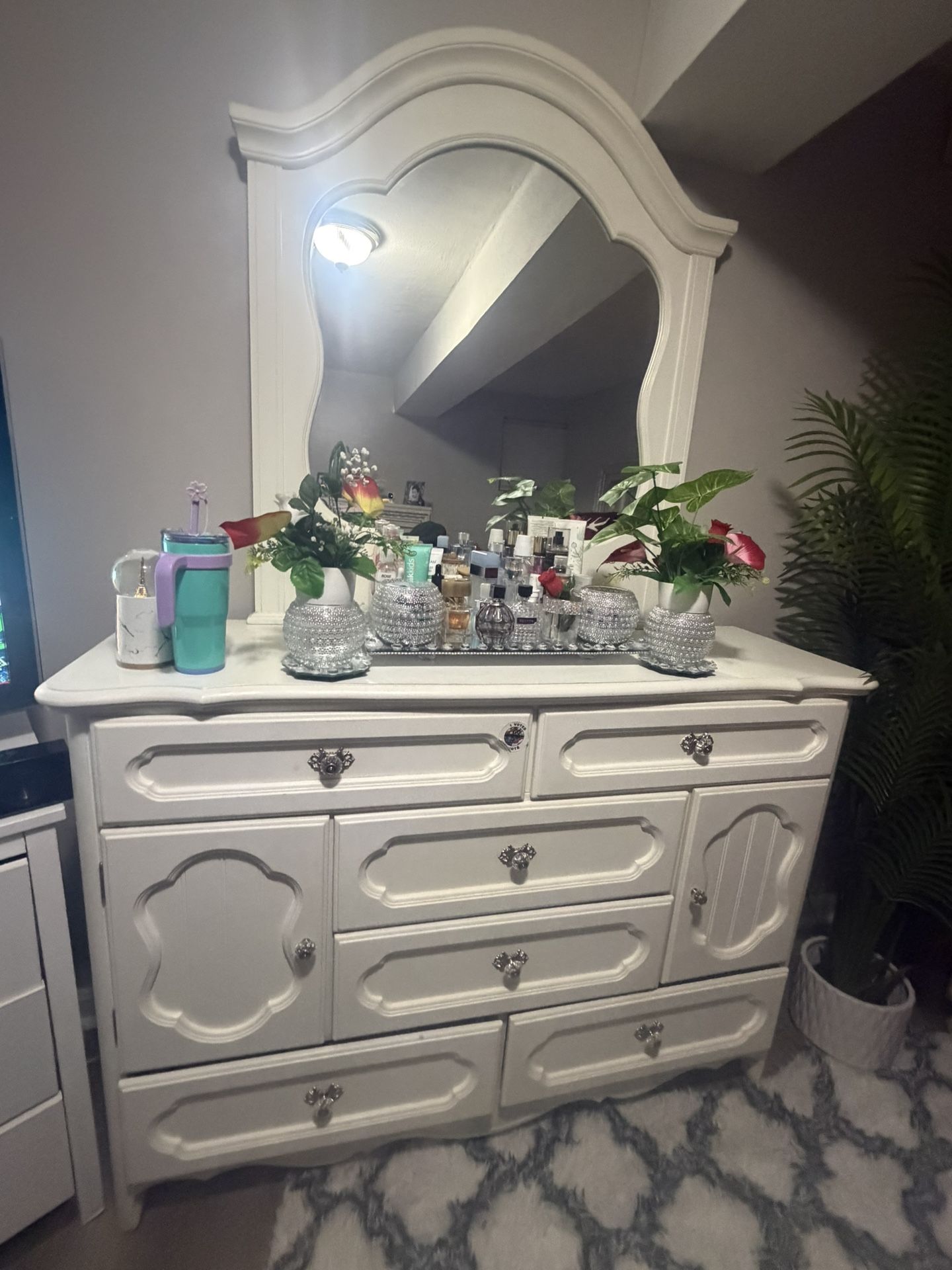 DRESSER AND MIRROR COMBO