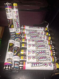 12 Confetti poppers