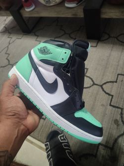 Jordan 1Retro High  Green Glow