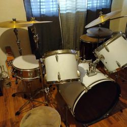 8 Piece Drum Set With Stool