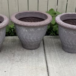 3/Plastic Flower Pots