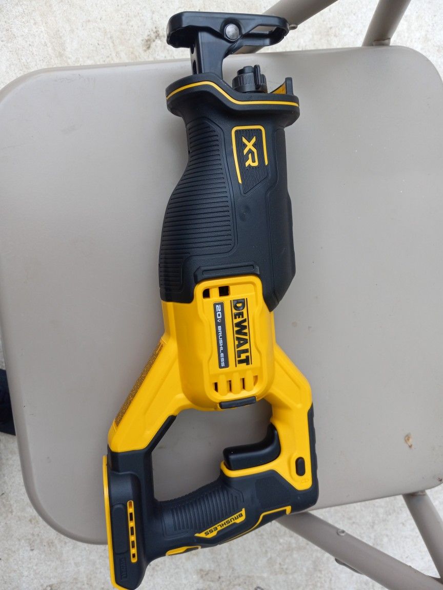 Saw XR 20 Volt  Nuevo 