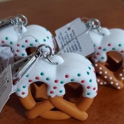 Bath & Body Works White-dipped Pretzel PocketBac Holder (Price is for 3)