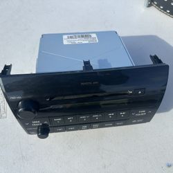 2007-2012  Toyota Tundra AM FM CD radio receiver 
