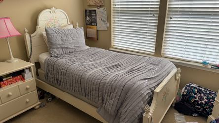 White Wood Twin Bedroom Set
