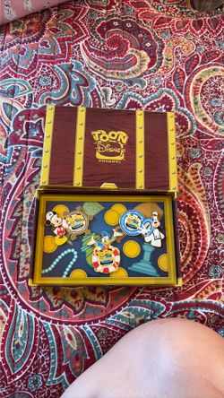 Disney pins