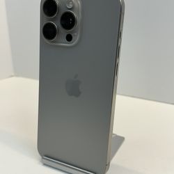 Apple iPhone 15 PRO MAX 256gb. ( Fully Unlocked )