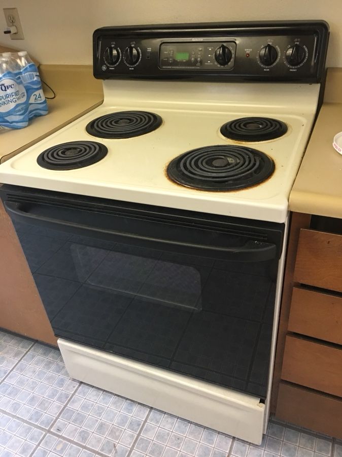 GE Spectra self cleaning electric stove