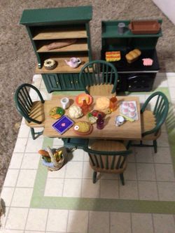 Dollhouse furniture with accessories