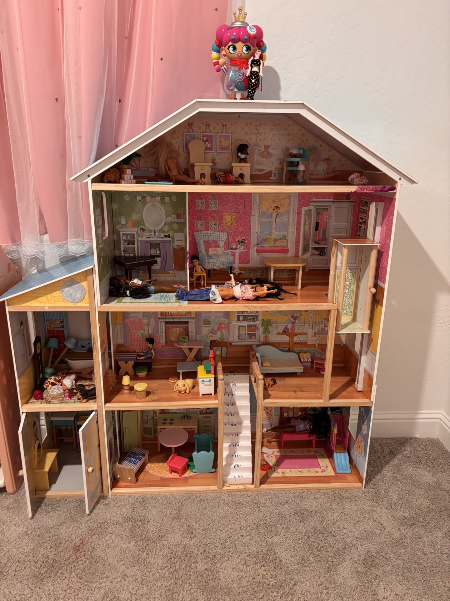 Wooden Dollhouse