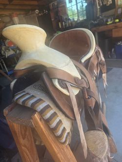 large sized saddle