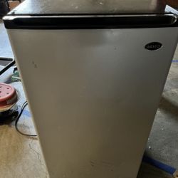 Mini Fridge 