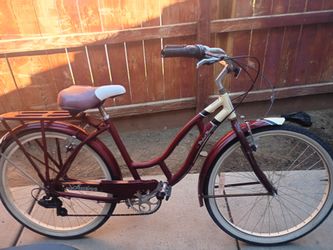 Schwinn women's cruiser 2017