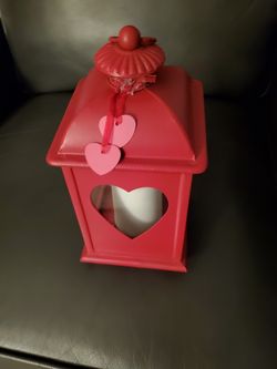 Little red lantern takes batteries